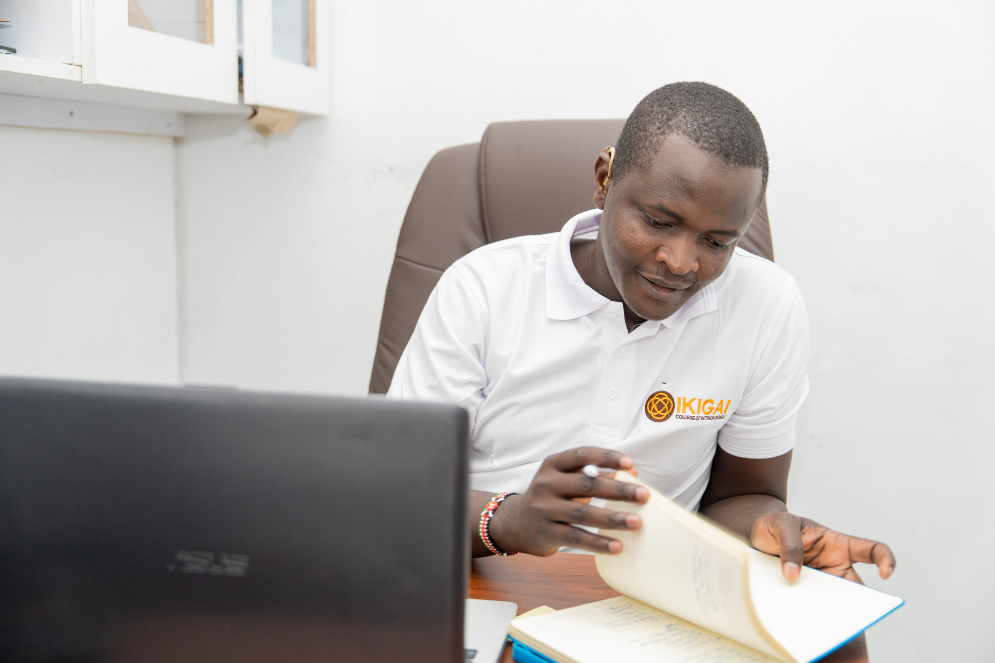 kenya sign language tutor
